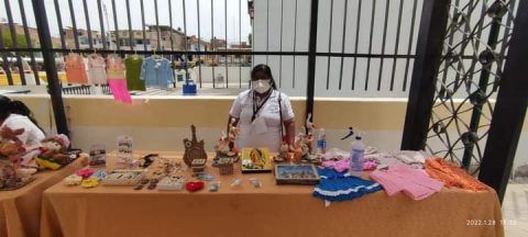 Digna, artesana en conchas de abanico